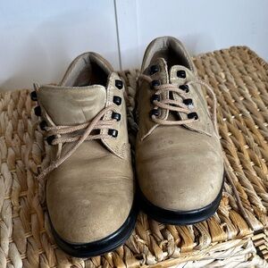 Woman’s Tan Leather‎ Shoes.
